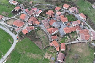 Una noche con cena y actividad enológica para 2 en Posada El Sestil** en Dobres (Cantabria)