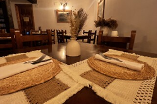 Una noche con cena y actividad enológica para 2 en Posada El Sestil** en Dobres (Cantabria)