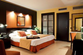 Una noche en habitación premium con desayuno para 2 en Hotel Intelier Rosa Castellón**** en Castellón de la Plana (Castellón)