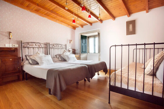 Una noche en habitación doble con desayuno para 2 en Casa do Cruceiro en Ames (A Coruña)