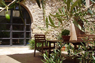 Una noche con desayuno y visita enológica para 2 en Casa Miret en Vallverd (Tarragona)