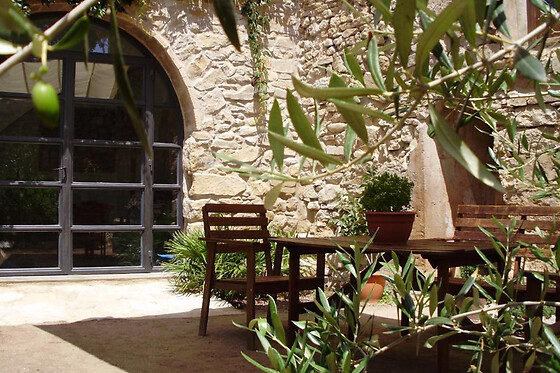 Una noche con desayuno y visita enológica para 2 en Casa Miret en Vallverd (Tarragona)