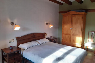 Una noche con desayuno y visita enológica para 2 en Casa Miret en Vallverd (Tarragona)