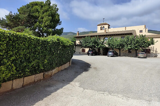 Una noche con desayuno y visita enológica para 2 en Casa Miret en Vallverd (Tarragona)