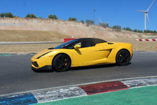 23 Km de conducción por carretera en un Ferrari F430 (490 cv) para 1 en Cheste (Valencia)