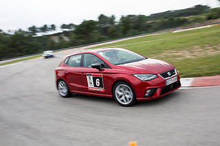 Curso bautizo de conducción segura - Circuito Escuela FAST Parcmotor en Castellolí (Barcelona)