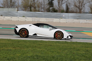 3 Vueltas conduciendo un Lamborghini Huracán EVO (640 cv) para 1 en Circuito de Brunete en Brunete (Madrid)