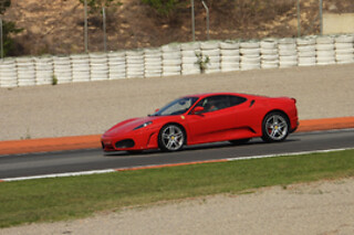 2 vueltas conduciendo un Ferrari F430 (490cv) para 1 en Circuito de Campillos en Campillos (Málaga)