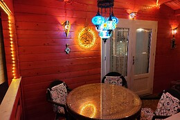 REFUGIO DE MADERA ESTILO ÁRABE