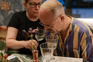 Una cata ambiental con poesía para 2 en Wines & Rituals en Madrid