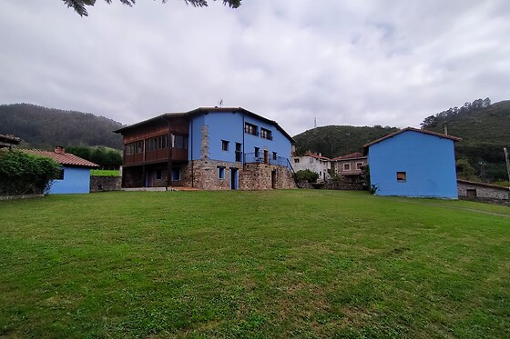 Una noche en habitación deluxe con desayuno para 2 en Hotel Rural El Quintanal** en Arriondas (Asturias)