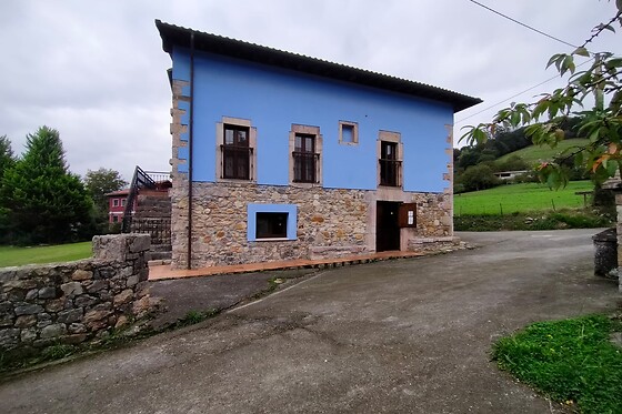 Una noche en habitación deluxe con desayuno para 2 en Hotel Rural El Quintanal** en Arriondas (Asturias)