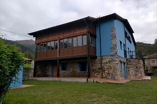 Una noche en habitación deluxe con desayuno para 2 en Hotel Rural El Quintanal** en Arriondas (Asturias)
