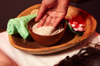 Un tratamiento body scrub para 1 en Chiang Mai Thai Massage and spa en Barcelona