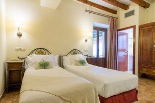 Una noche en habitación doble con desayuno para 2 en Hotel Andria*** en La Seu d'Urgell (Lleida)