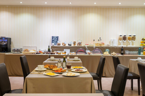 Una noche en habitación doble con desayuno para 2 en Hotel Andria*** en La Seu d'Urgell (Lleida)