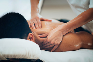 Un masaje quirozen de espalda para 2 en Terap Natural Zen en Barcelona