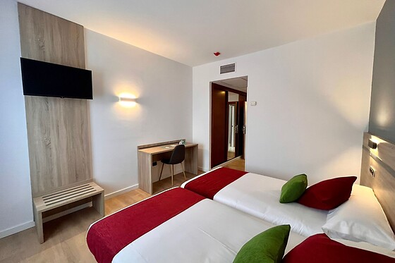 Una noche con desayuno para 2 en Hotel Alda Malvasía** en Haro (La Rioja)