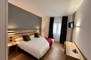 Una noche con desayuno para 2 en Hotel Alda Malvasía** en Haro (La Rioja)