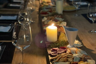 Un menú gastronómico con cata de 5 vinos y picoteo para 2 en Casa Nicola en Toro (Zamora)