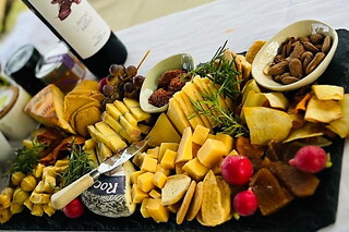 Un menú gastronómico con cata de 5 vinos y picoteo para 2 en Casa Nicola en Toro (Zamora)