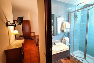 Dos noches para 3 en Hotel Can Solé** en Cambrils (Tarragona)