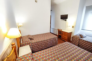 Dos noches para 3 en Hotel Can Solé** en Cambrils (Tarragona)