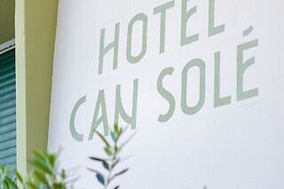Dos noches para 3 en Hotel Can Solé** en Cambrils (Tarragona)