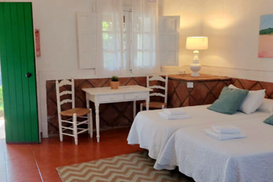 Una noche con desayuno para 2 en Cortijo Las Piñas en Tarifa (Cádiz)