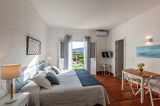 Una noche con desayuno para 2 en Cortijo Las Piñas en Tarifa (Cádiz)