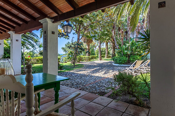 Una noche con desayuno para 2 en Cortijo Las Piñas en Tarifa (Cádiz)