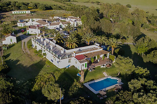 Una noche con desayuno para 2 en Cortijo Las Piñas en Tarifa (Cádiz)