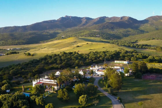 Una noche con desayuno para 2 en Cortijo Las Piñas en Tarifa (Cádiz)