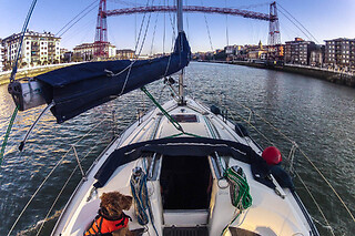 Una experiencia de navegación para grupo en Sailing and wine en Getxo (Vizcaya)