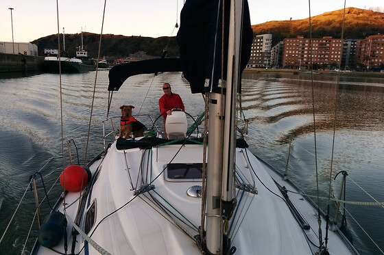 Una experiencia de navegación para grupo en Sailing and wine en Getxo (Vizcaya)