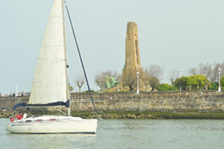 Una experiencia de navegación para grupo en Sailing and wine en Getxo (Vizcaya)