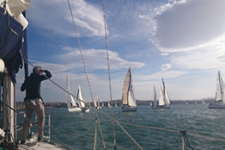 Una experiencia de navegación para grupo en Sailing and wine en Getxo (Vizcaya)