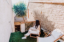 LA CASITA DE ALBINO & LARCADE