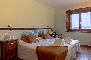 Una noche con desayuno en Palloza para 2 en Hotel Balneario Río Pambre en Sambreixo (Lugo)