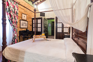 Una noche en suite junior con experiencia bienestar y desayuno para 2 en La Casona de Calderón**** en Osuna (Sevilla)