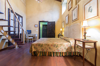 Una noche en suite junior con experiencia bienestar y desayuno para 2 en La Casona de Calderón**** en Osuna (Sevilla)