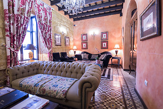 Una noche en suite junior con experiencia bienestar y desayuno para 2 en La Casona de Calderón**** en Osuna (Sevilla)