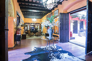 Una noche en suite junior con experiencia bienestar y desayuno para 2 en La Casona de Calderón**** en Osuna (Sevilla)