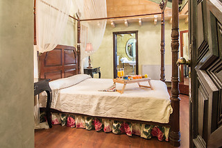 Una noche en suite junior con experiencia bienestar y desayuno para 2 en La Casona de Calderón**** en Osuna (Sevilla)