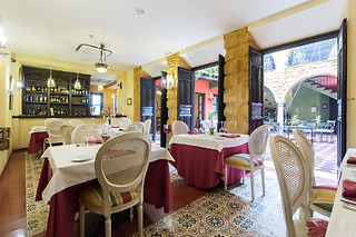 Una noche en suite junior con experiencia bienestar y desayuno para 2 en La Casona de Calderón**** en Osuna (Sevilla)