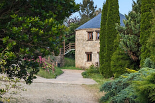 Una noche con desayuno en Palloza para 2 en Hotel Balneario Río Pambre en Sambreixo (Lugo)