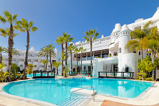 Una noche con cena y experiencia bienestar para 2 en Hotel H10 Estepona Palace**** en Estepona (Málaga)