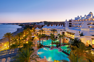 Una noche con cena y experiencia bienestar para 2 en Hotel H10 Estepona Palace**** en Estepona (Málaga)