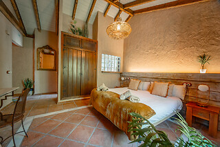Una noche en habitación premium con experiencia bienestar para 2 en Eco Hotel Cueva del Gato en Ronda (Málaga)